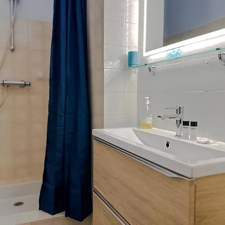 Апартаменты Eucalyptus - Ground Floor With Pool Near The Sea *